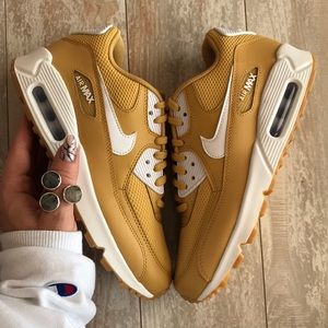 NWT Nike Air Max 90 Rare wheat gold NWT NWT Nike Air Max 90 Rare wheat gold NWT